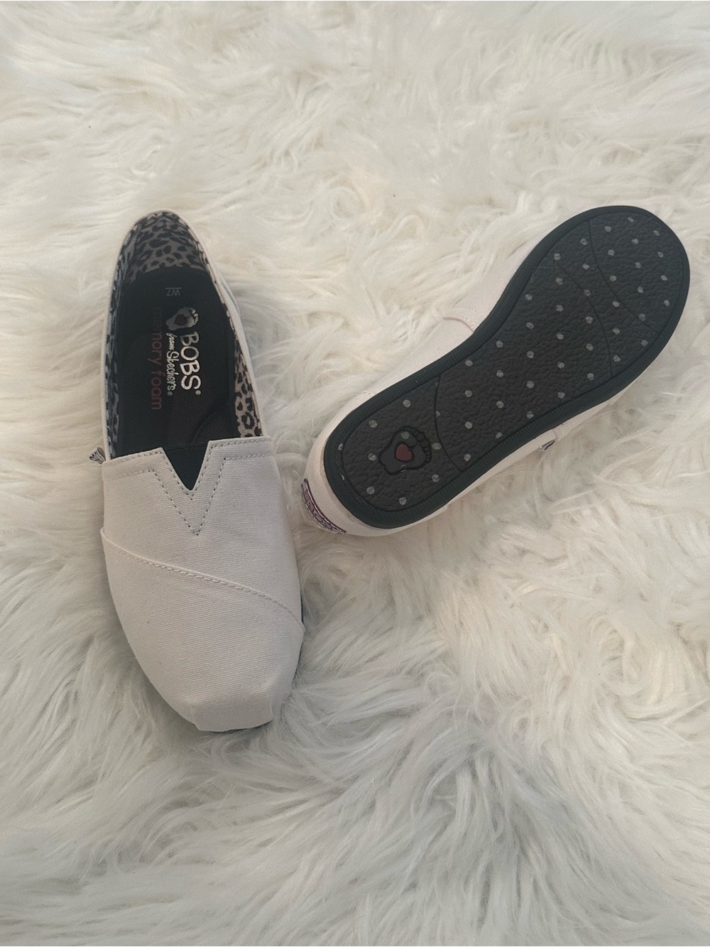 Skechers BOBS Slip-On Flats in Light Withe with Leopard Trip
